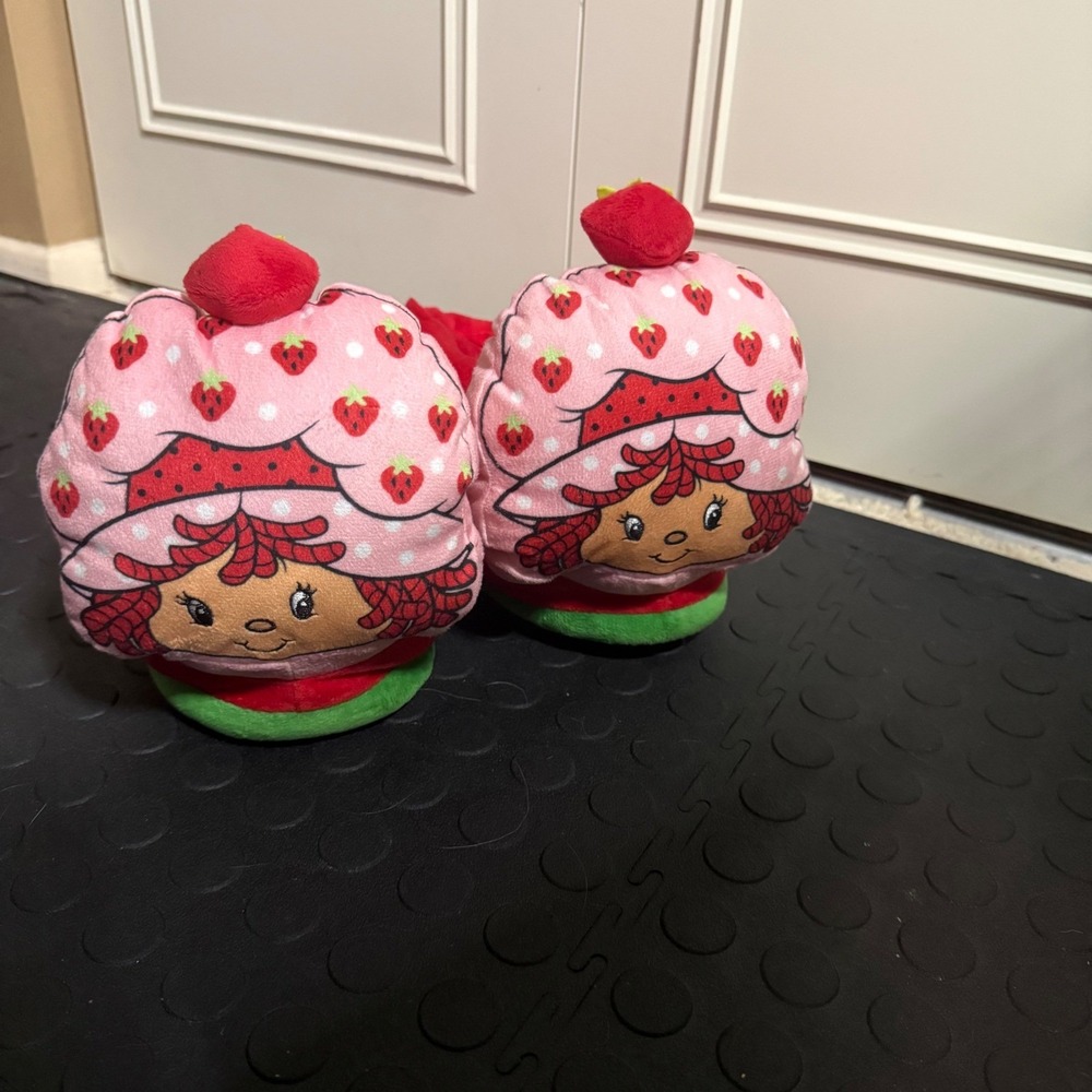 Strawberry Shortcake Plush Character Slippers Pink Womens Size M 7/8 bundle